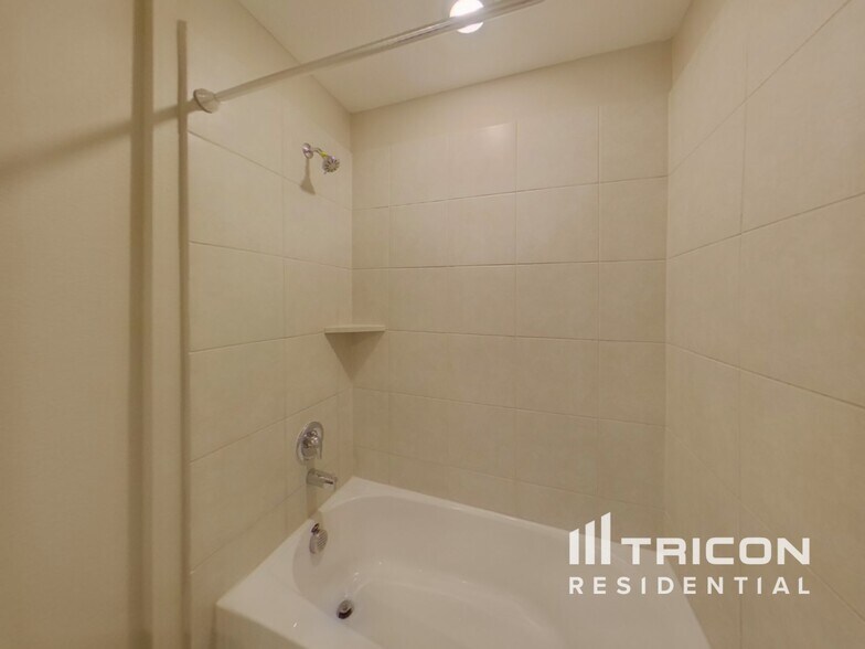 Building Photo - 304 Ranchito Pass