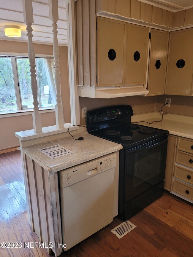 Building Photo - 540 FL-26