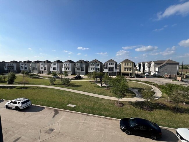 Building Photo - 2022 Groveland Glen Dr