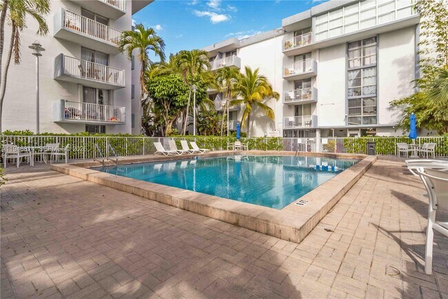 Building Photo - 1801 S Treasure Dr