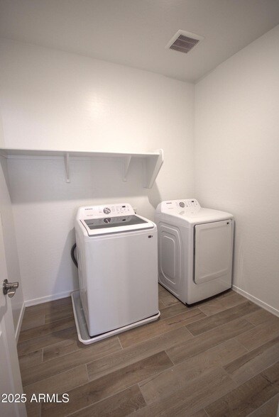 Building Photo - 21326 W Roanoke Ave