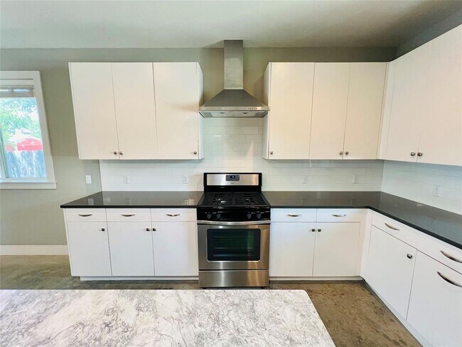 Building Photo - 5402 Avenue F