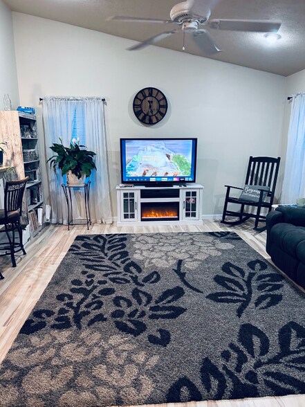 Building Photo - 9814 Sunrise Cir