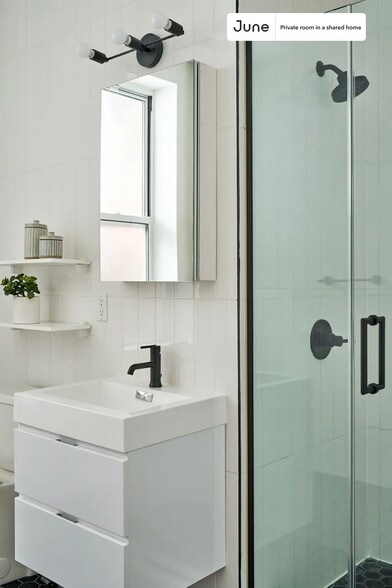 Building Photo - Prime ROOM at The Hancock House