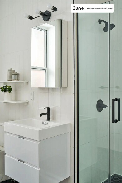 Building Photo - Room in Shared 4.0 bed/2 bath home