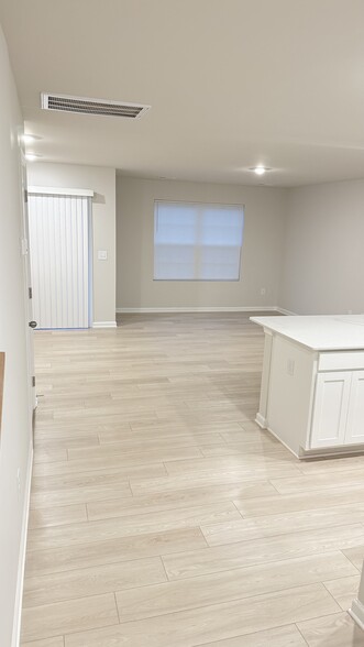 Building Photo - 729 Peyden Ln