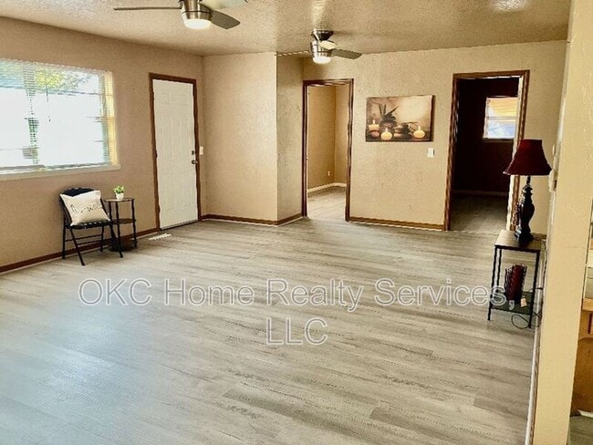 Building Photo - 118 SW 1st St