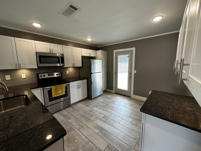 Building Photo - 68 Brierwood Cir