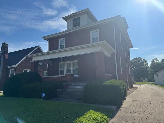 Primary Photo - 1728 S 6th St