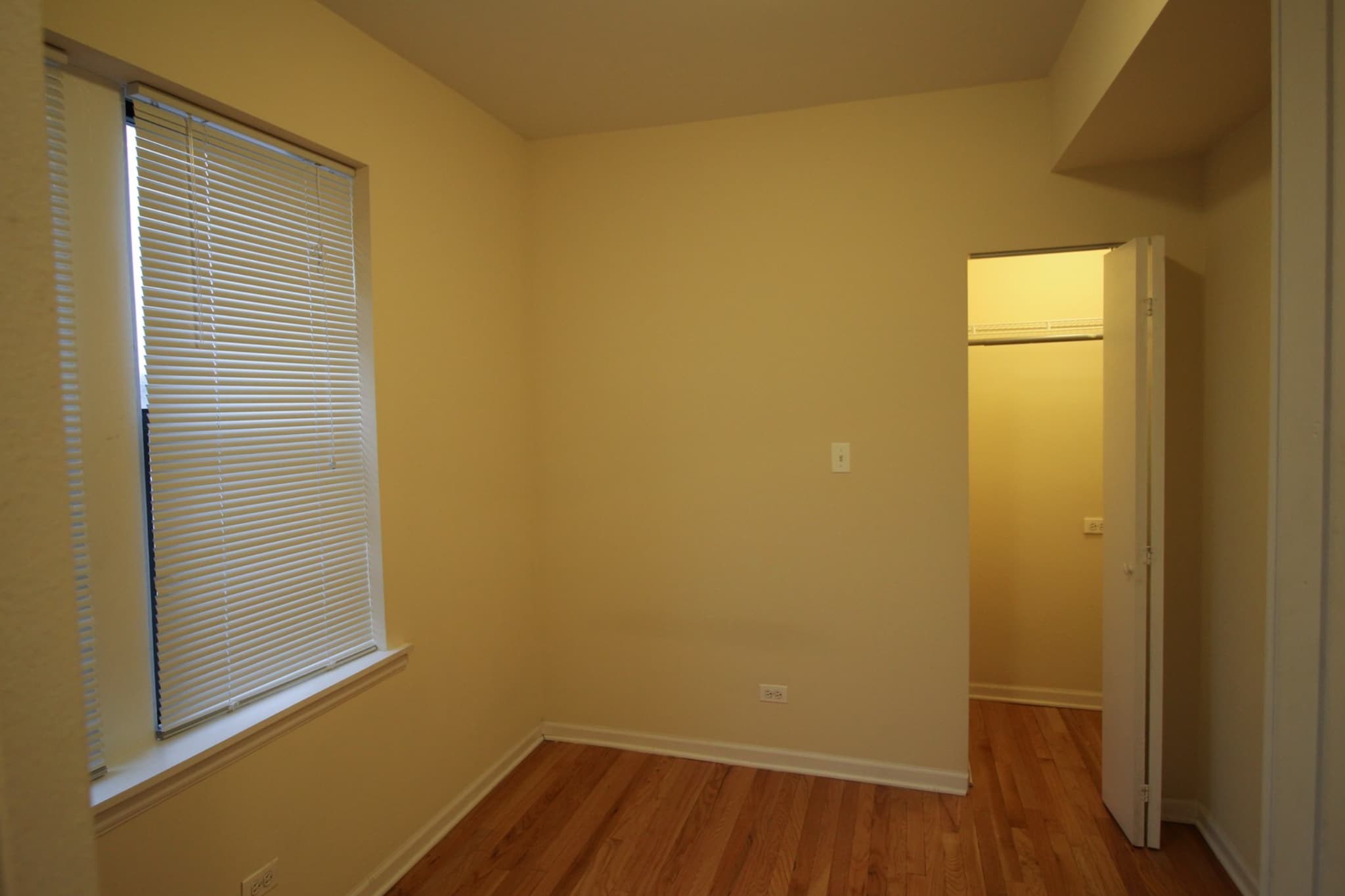 Building Photo - 2807 W Lawrence Ave