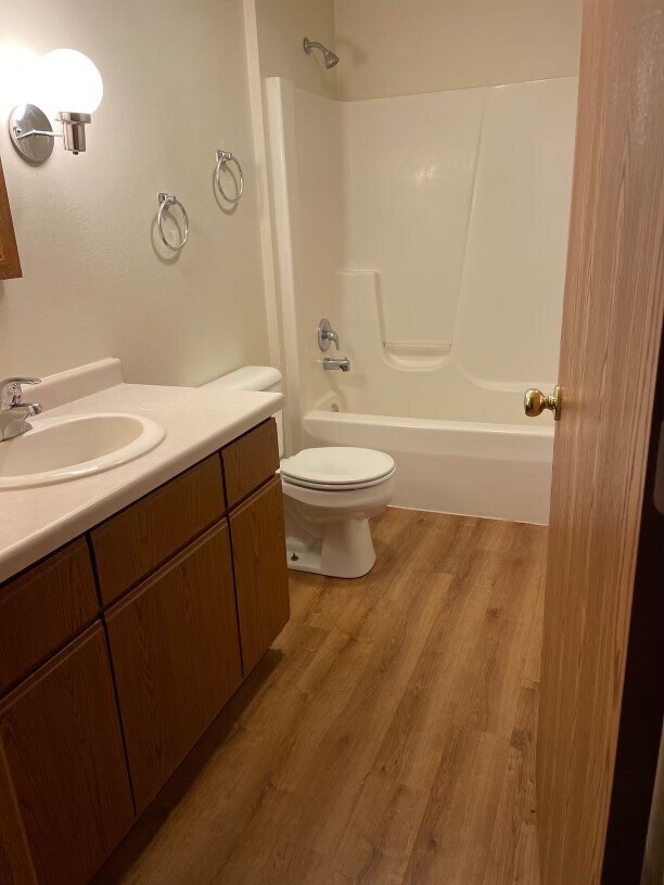 Building Photo - 702 Steven Ave