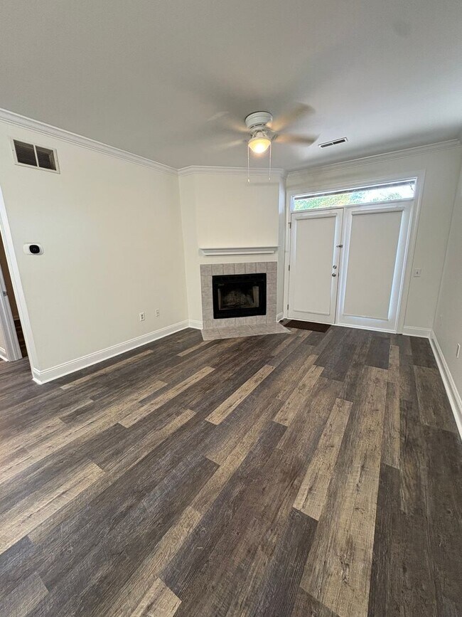 Building Photo - 2702 Waters Edge Dr