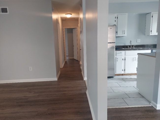 Building Photo - 797 Cavalier Dr