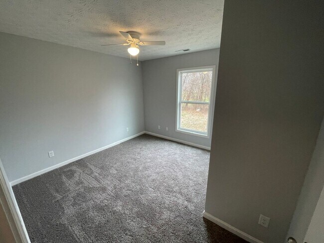 Building Photo - 1856-1858 Blackwell Road Duplex