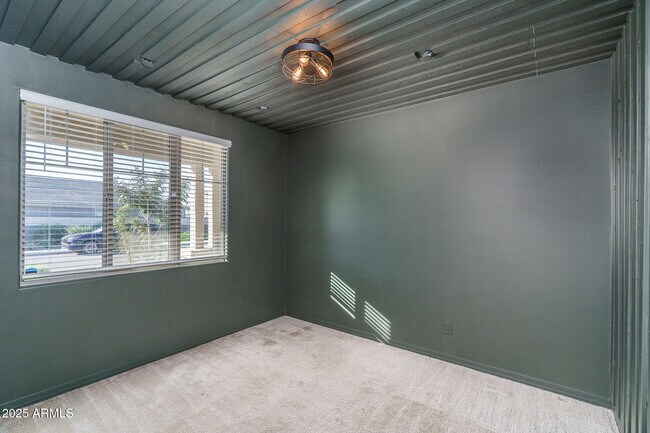 Building Photo - 15011 N 55th Dr
