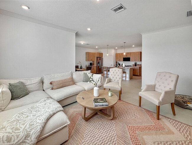 Building Photo - 5989 SE Sky Blue Cir