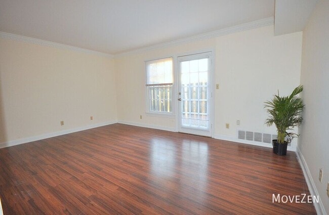 Building Photo - 2841 Tully Square