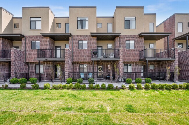 Front Facade - 1421 E Komenda Way