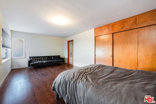 Building Photo - 2431 Carman Crest Dr