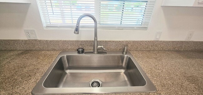 Building Photo - Single Story Senior Home - Newly Remodeled...