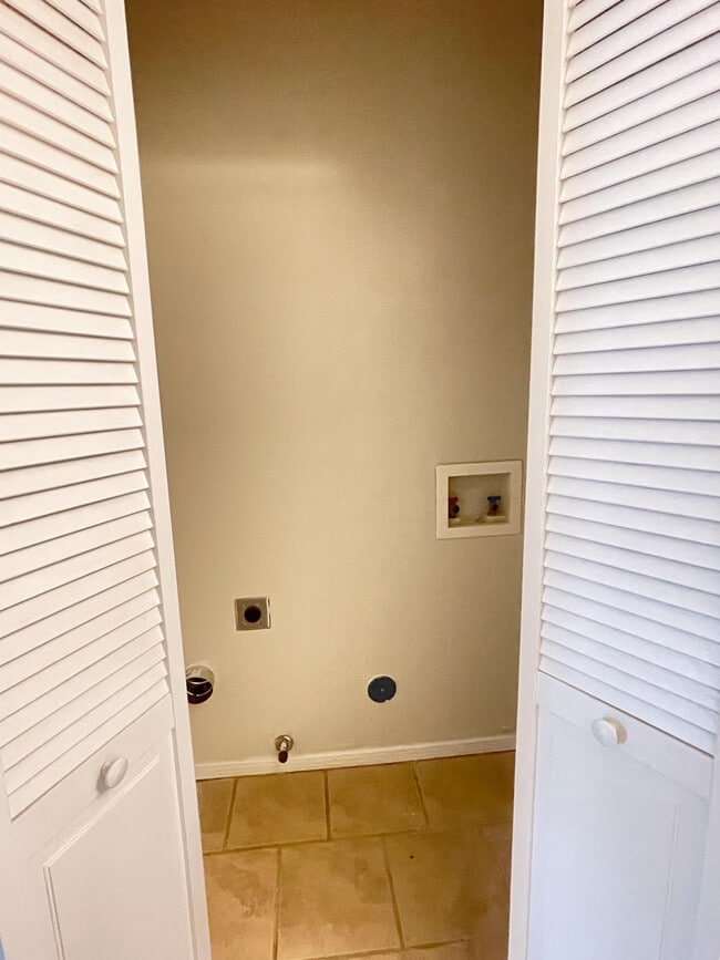 Building Photo - 4016 Moonlight Ave