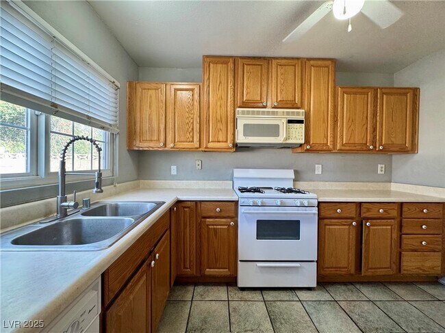 Building Photo - 7018 Montcliff Ave