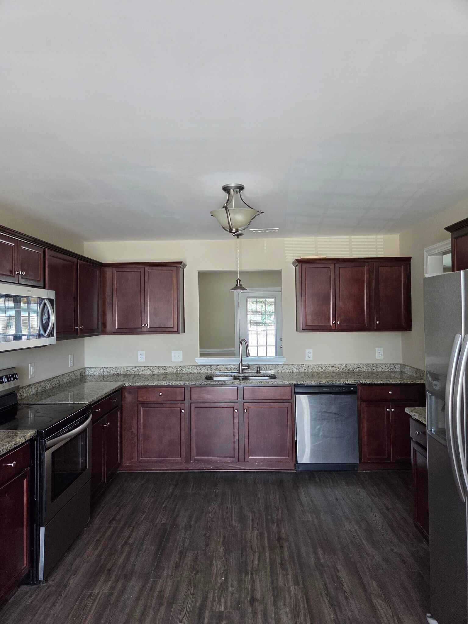 Kitchen - 500 Hillshade Ct