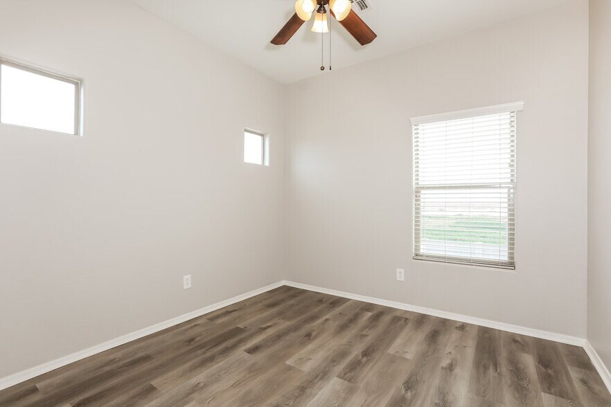 Building Photo - 30783 N Karen Ave