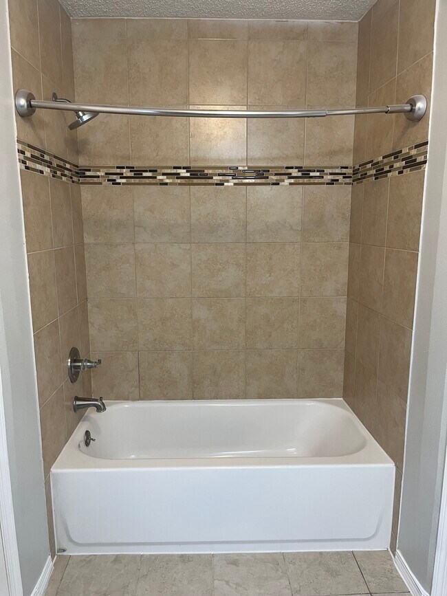 Building Photo - 4030 Green Crest Dr