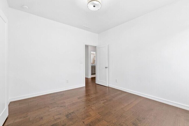 Building Photo - 3388 Kelowna Ct