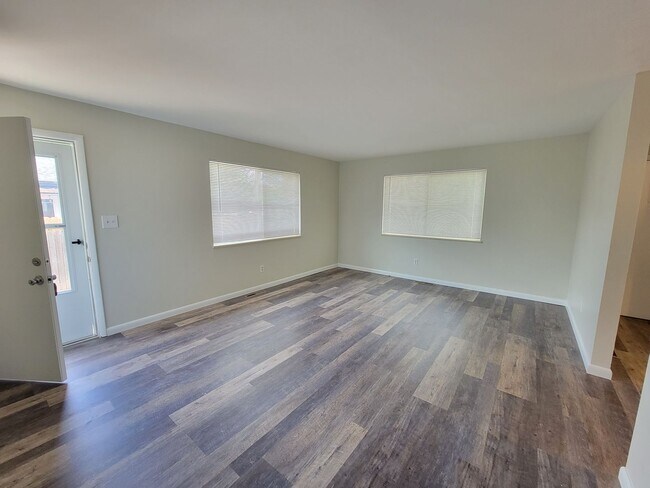 Building Photo - 2912 W Platte Ave