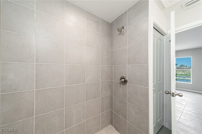 Building Photo - 2122 NW 9th Ave