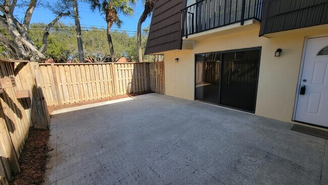 Building Photo - 117 1st Ct