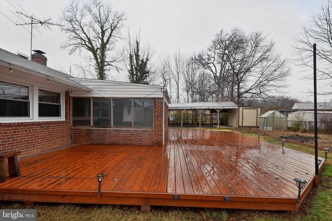 Building Photo - 5219 Montgomery St