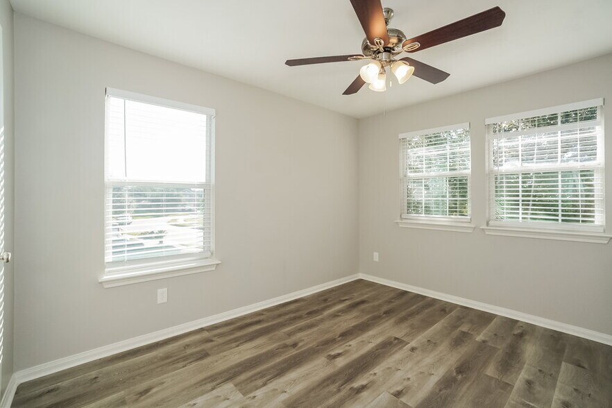 Building Photo - 5370 Kyla Cir