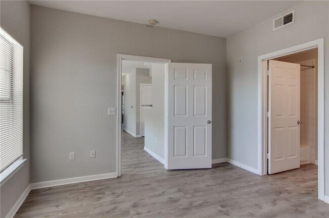 Building Photo - 2320 Gracy Farms Ln