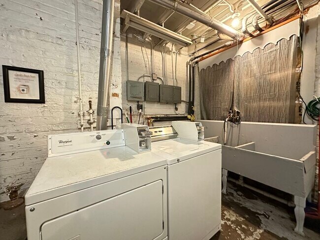 Building Photo - 3832 N Fremont St