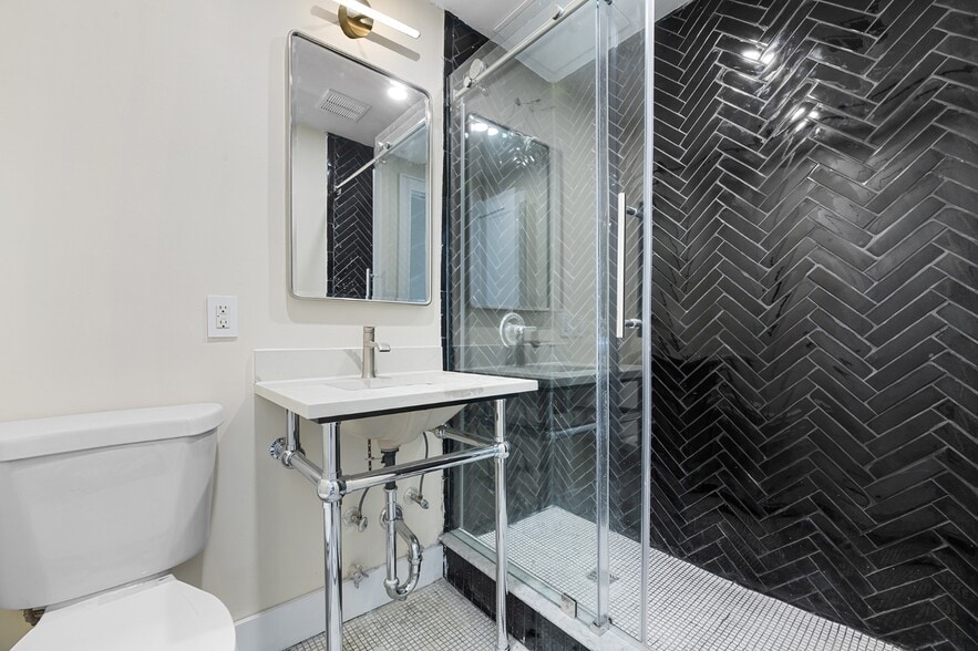 Building Photo - 138 E 38th St