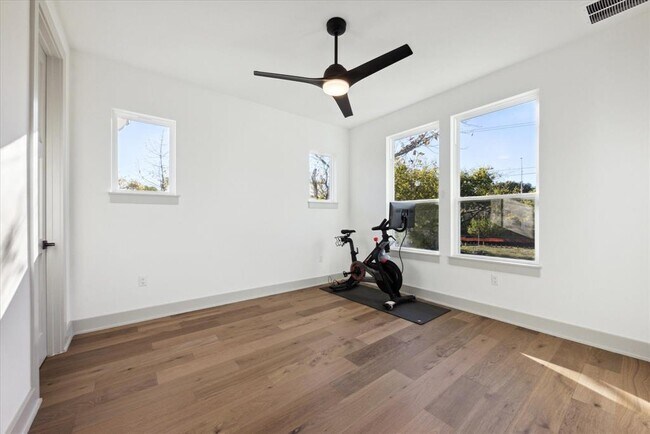 Building Photo - 3001 Funston St