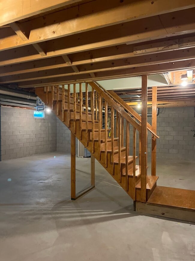 Building Photo - 494 Radcliff Dr
