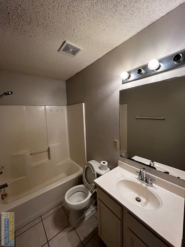 Building Photo - 2813 Capri St