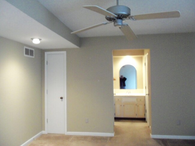 Building Photo - 1414 E Mart-Way Cir