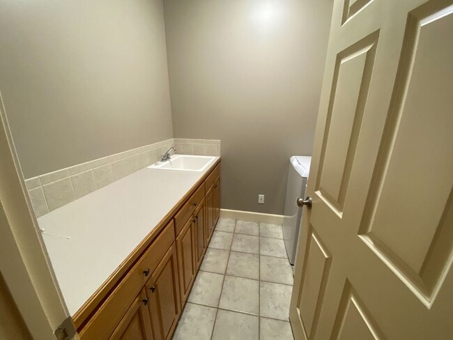 Building Photo - Wonderful Fox Chase home with fantastic sp...