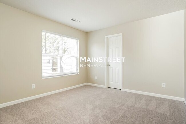Building Photo - 4 Bedroom Pet-Friendly Home in Knightdale, NC with Main Street Renewal