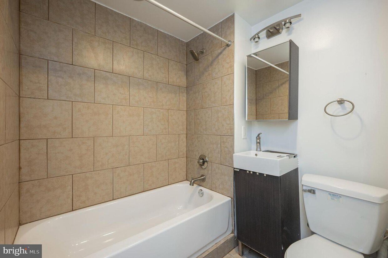 Building Photo - 833 N 63rd St