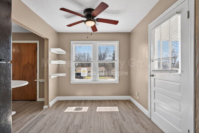 Building Photo - 8921 Higginson Ave