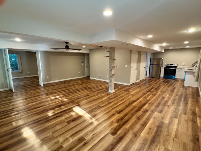 Primary Photo - 1355 E 100th Ln