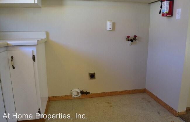 Building Photo - 925-931 NW Sequoia Ave
