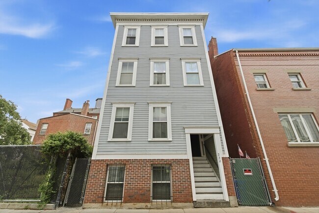 Building Photo - 232 Gold St