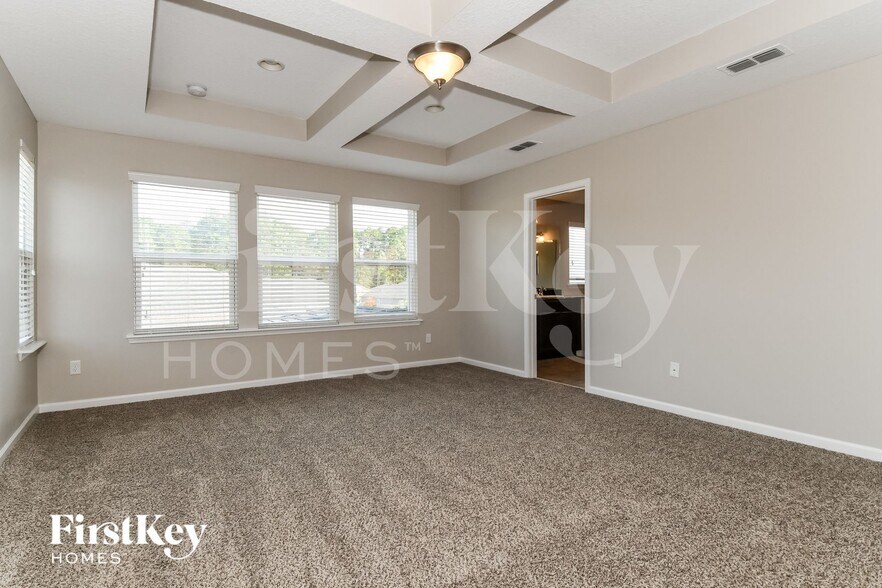 Building Photo - 240 Straw Pond Way